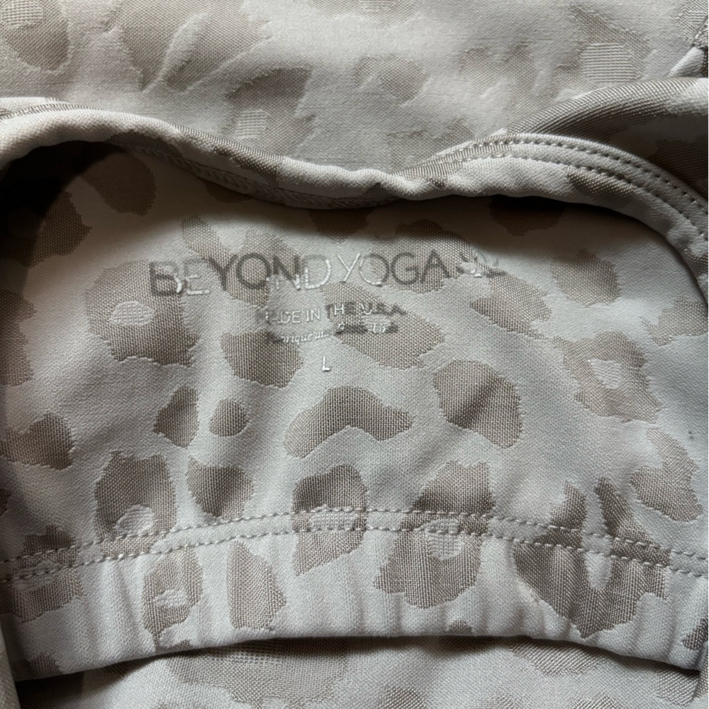 Beyond Yoga Studio Crop Sports Bra Grey Animal Print Size Large - Picture 5 of 7